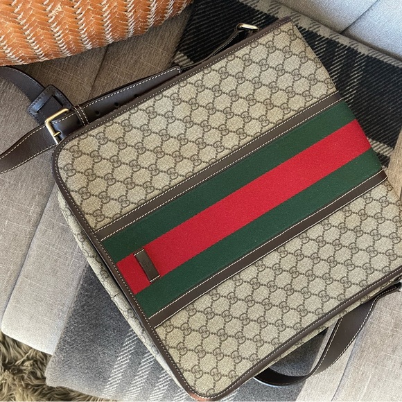 GUCCI Messenger Bag - Picture 2 of 5